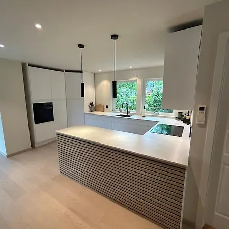 Large With A Lovely Garden, Perfect For Families! וילה