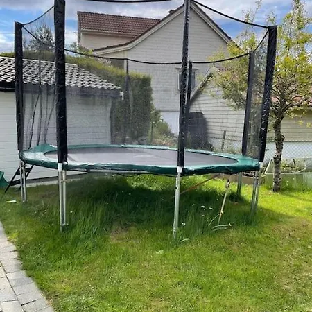 Large With A Lovely Garden, Perfect For Families! ברגן
