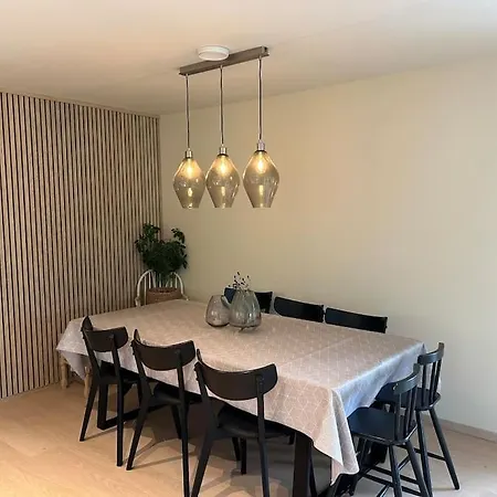 Large With A Lovely Garden, Perfect For Families! וילה
