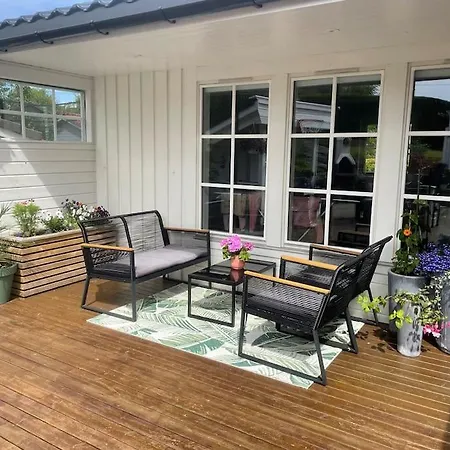 Large With A Lovely Garden, Perfect For Families! ברגן