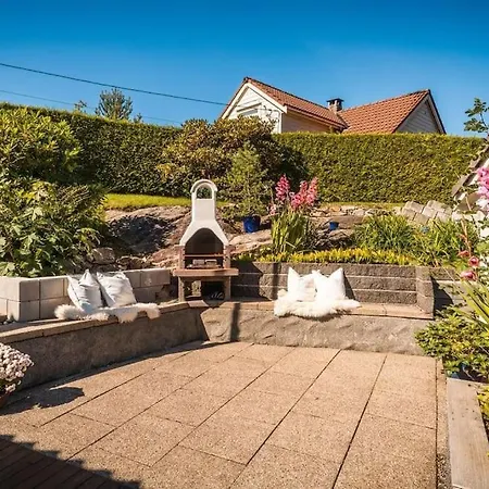 וילה Large With A Lovely Garden, Perfect For Families!