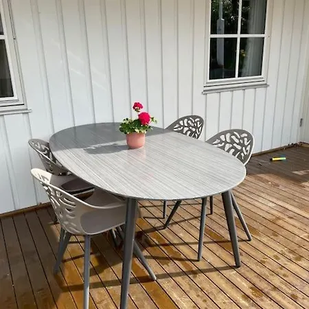 Large With A Lovely Garden, Perfect For Families! Villa Bergen