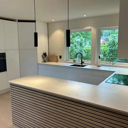 Large With A Lovely Garden, Perfect For Families! Willa