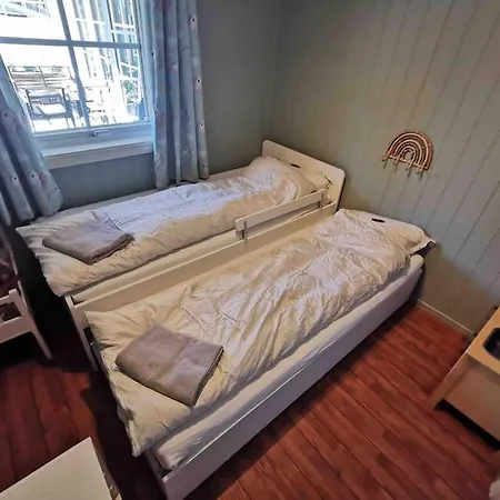 Large With A Lovely Garden, Perfect For Families! Villa *