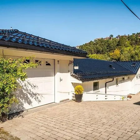 Large With A Lovely Garden, Perfect For Families! * Bergen