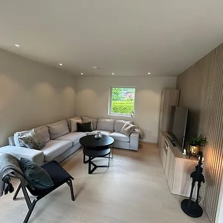 Large With A Lovely Garden, Perfect For Families! Villa *