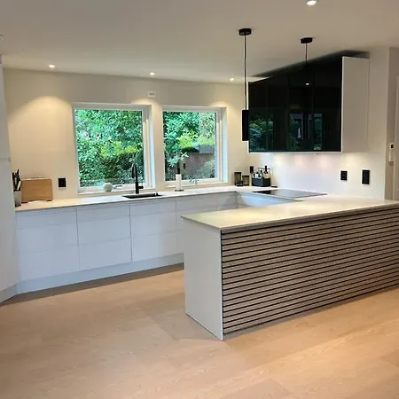 Villa Large With A Lovely Garden, Perfect For Families! *