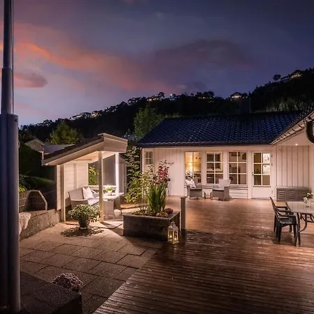 Large With A Lovely Garden, Perfect For Families! Willa *