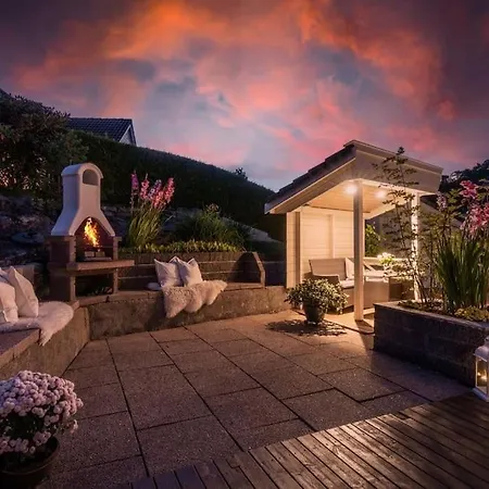 Willa Large With A Lovely Garden, Perfect For Families!