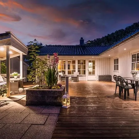 Large With A Lovely Garden, Perfect For Families! Villa Bergen